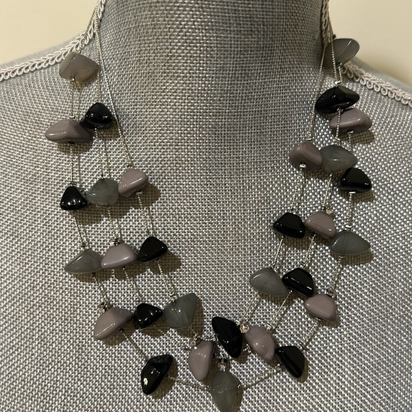 3 strand rock/Olsen necklace - Picture 3 of 5